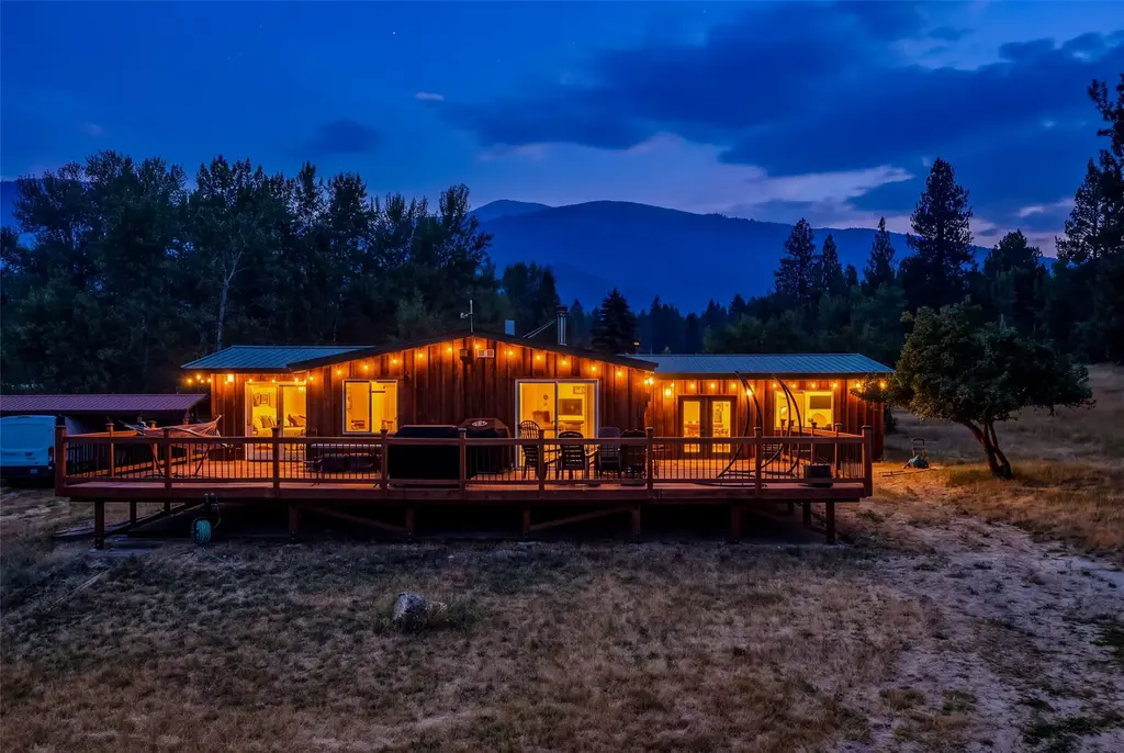 280 Indian Prairie Loop, Victor