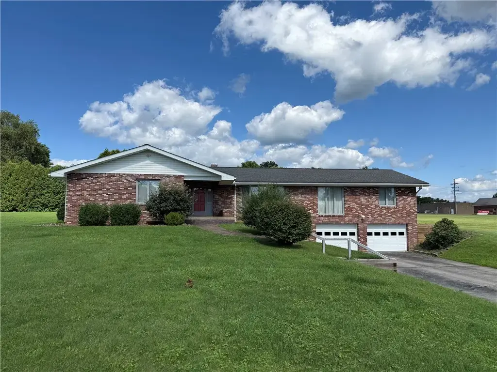 915 Mcknight Road, White
