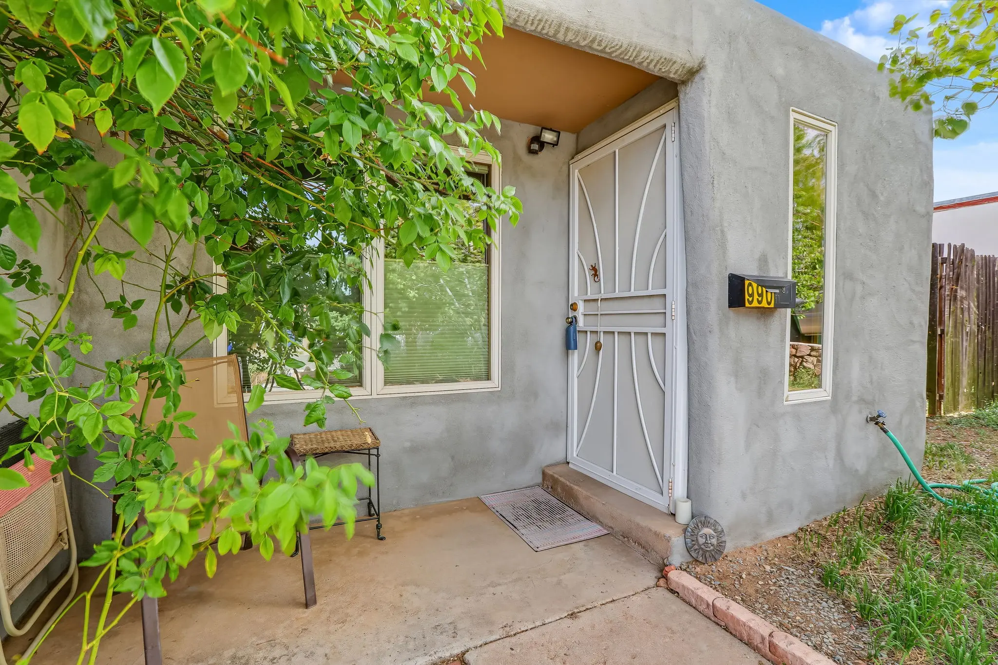 990 Calle Katarina, Santa Fe