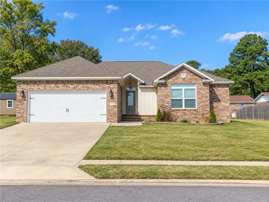 316 Promenade Circle, Russellville