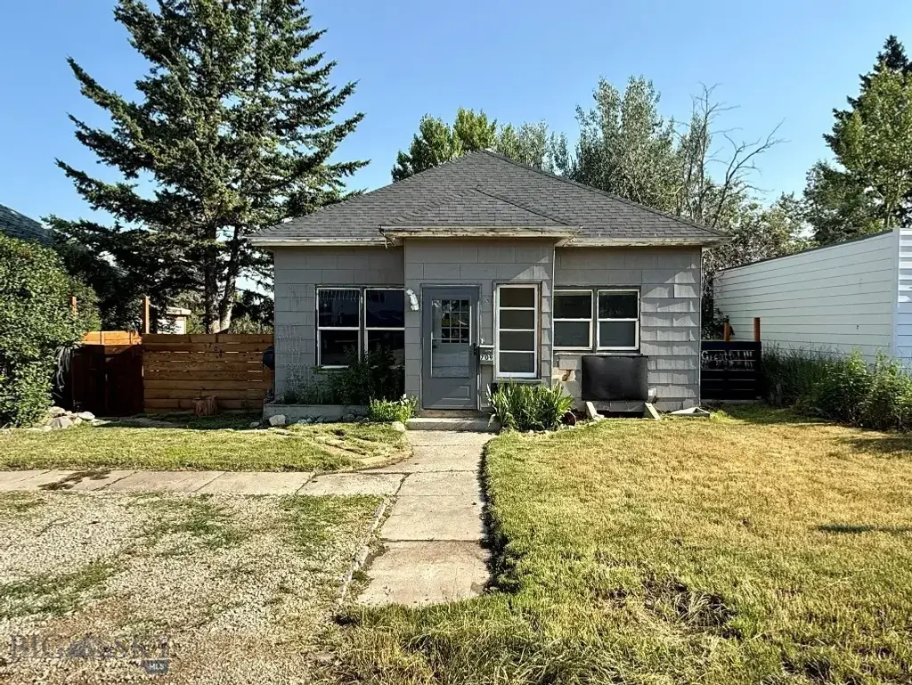 709 Montana Avenue, Deer Lodge