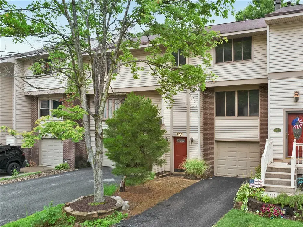 520 Hunters Path Road , South Fayette