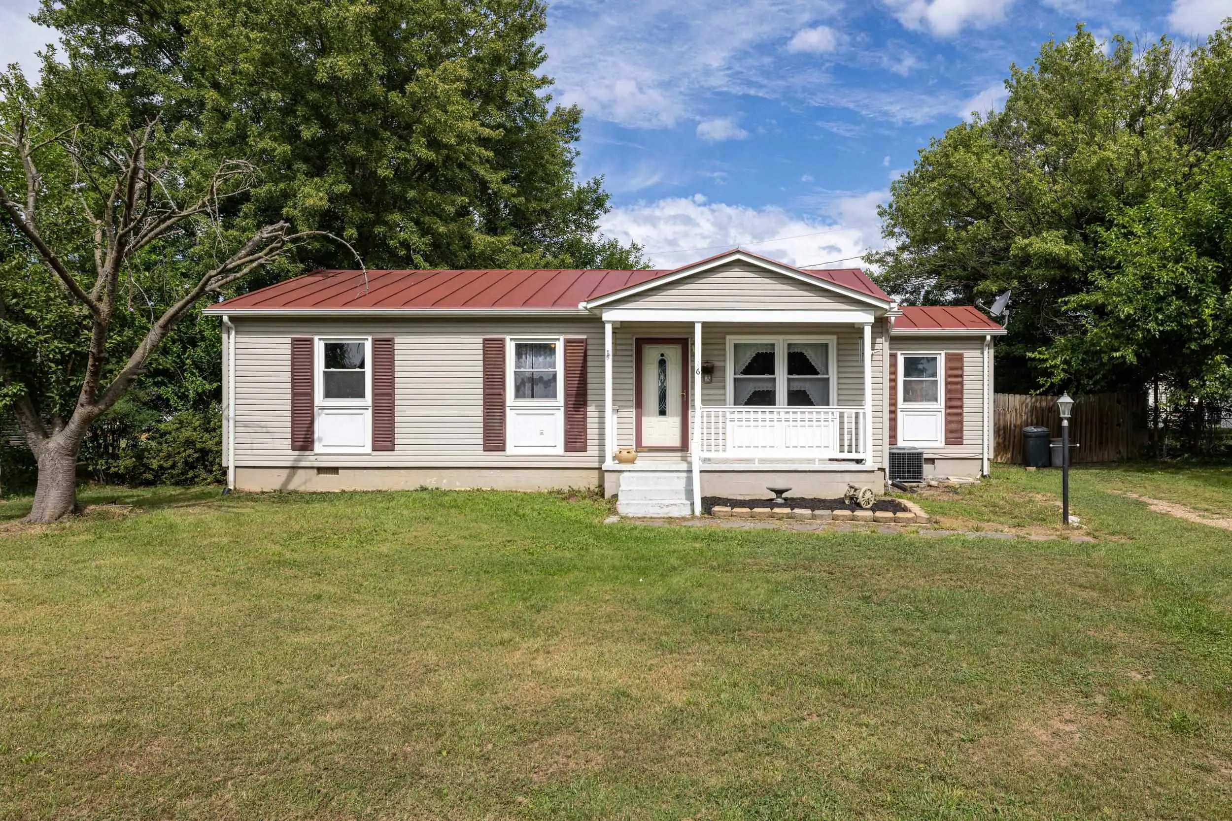16 Shen Valley Dr, Weyers Cave