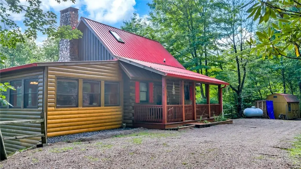 219 Ravenwood Drive, West Jefferson