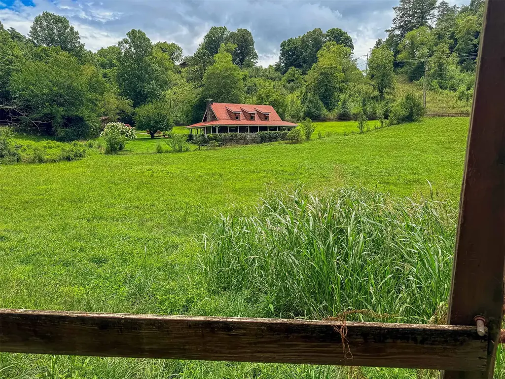 122 Crawford Cove Road, Sylva