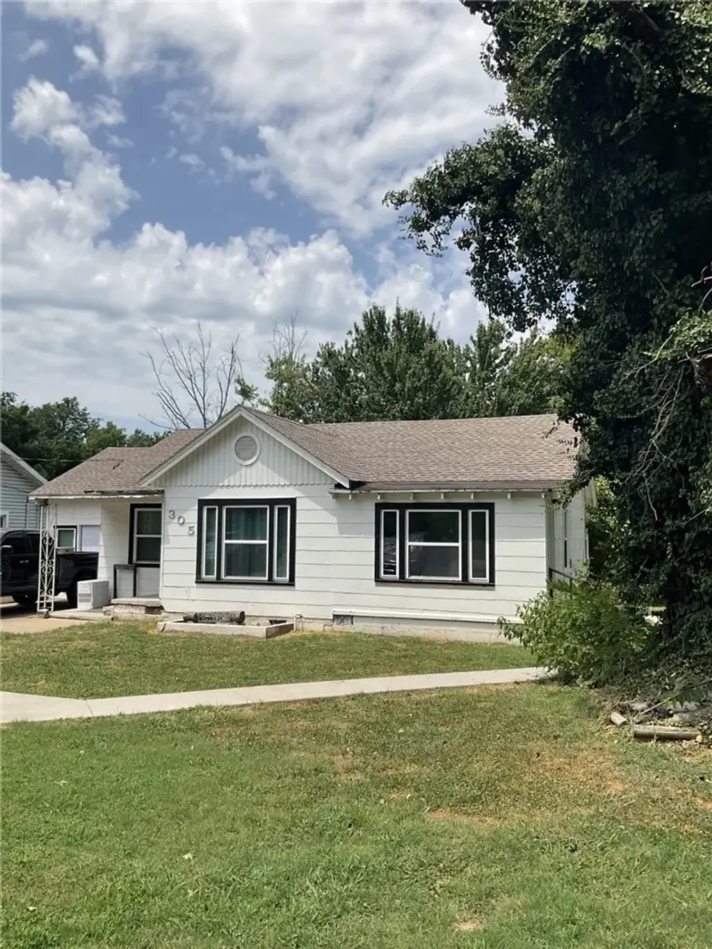 305 E Franklin Street, Siloam Springs