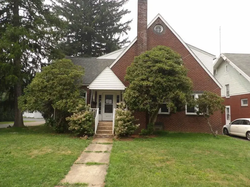 110 Oakdale Avenue , Hermitage