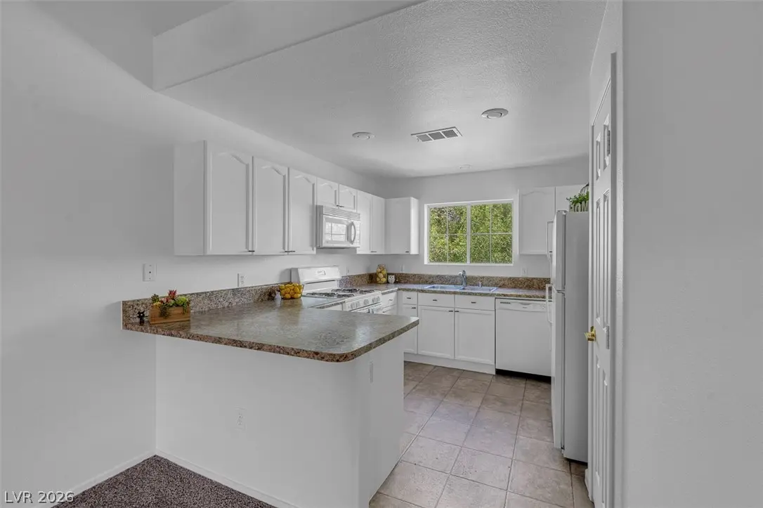 353 Amber Pine Street 203, Las Vegas