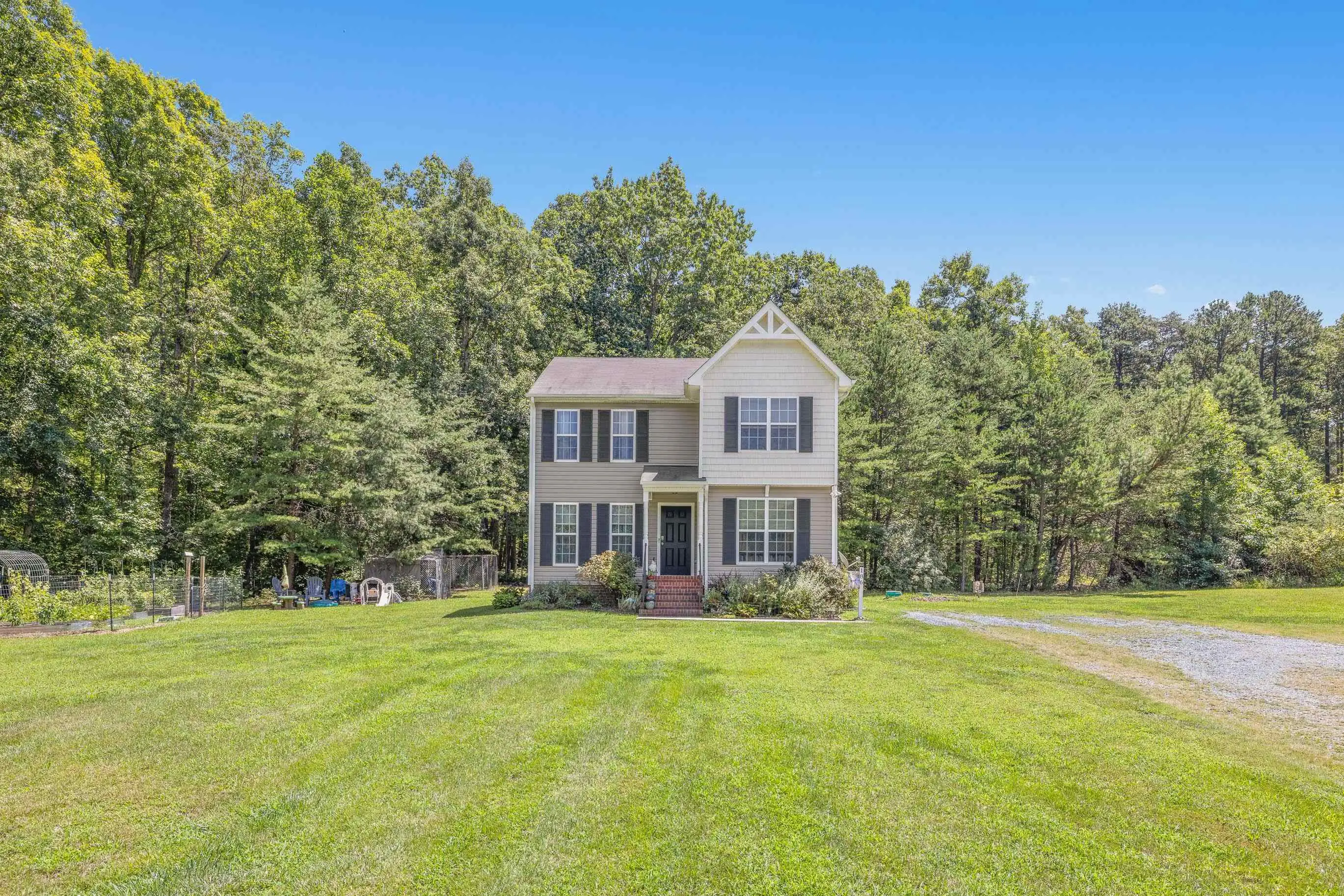 186 Bays Farm Dr, Louisa