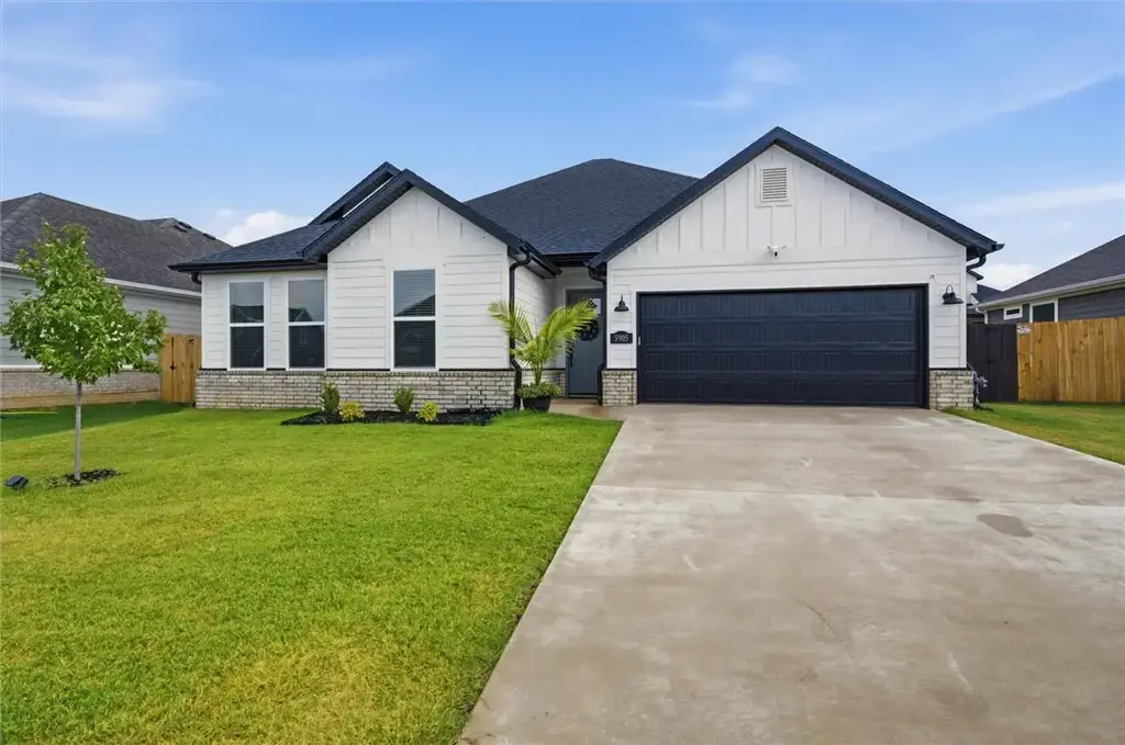5905 Chiefs Avenue, Bentonville