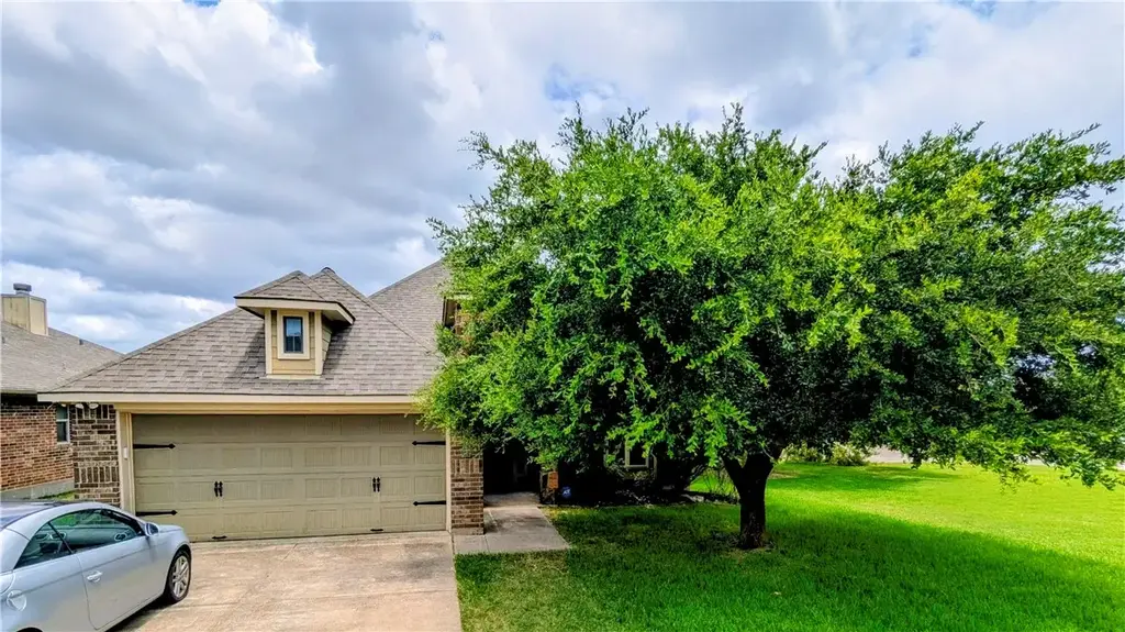 15417 Meadow, College Station