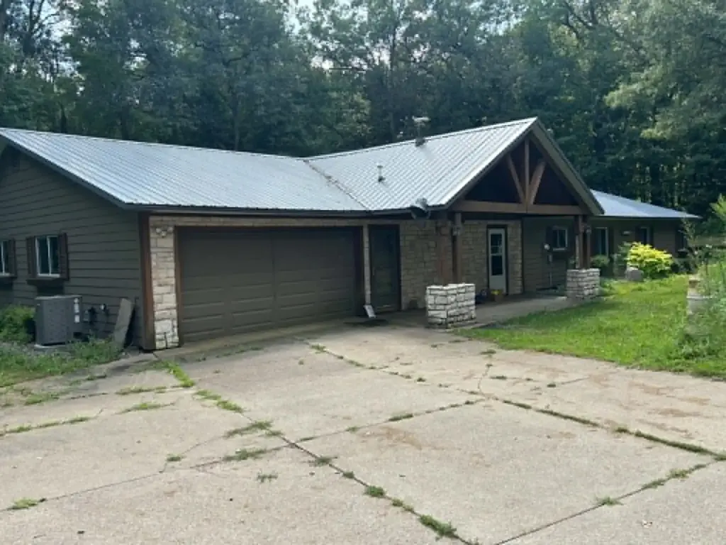 E6854 420th Avenue, Menomonie