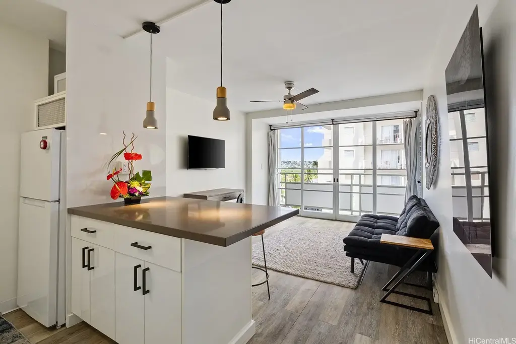 445 Kaiolu Street # 812, Honolulu