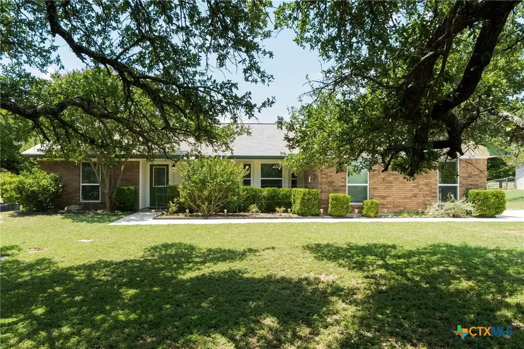 3200 Lois Lane, Kempner