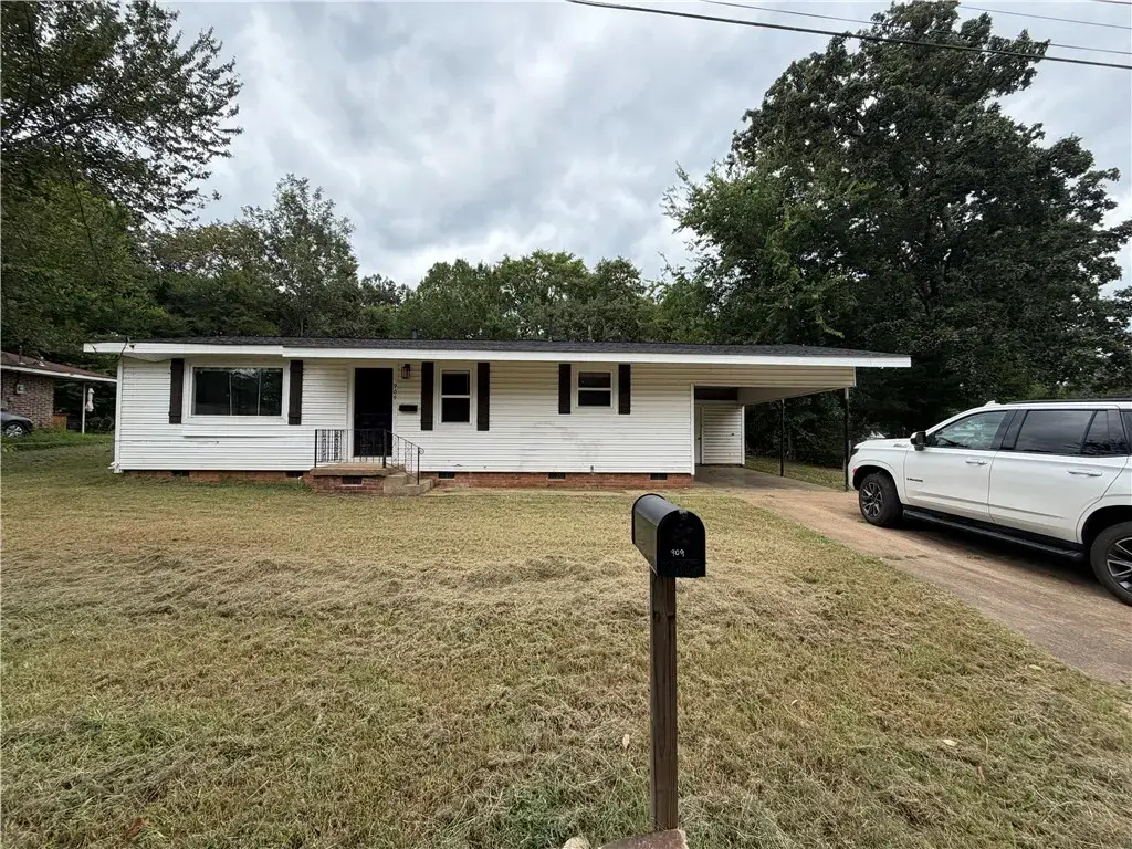 909 Riddell Street, Clarksville