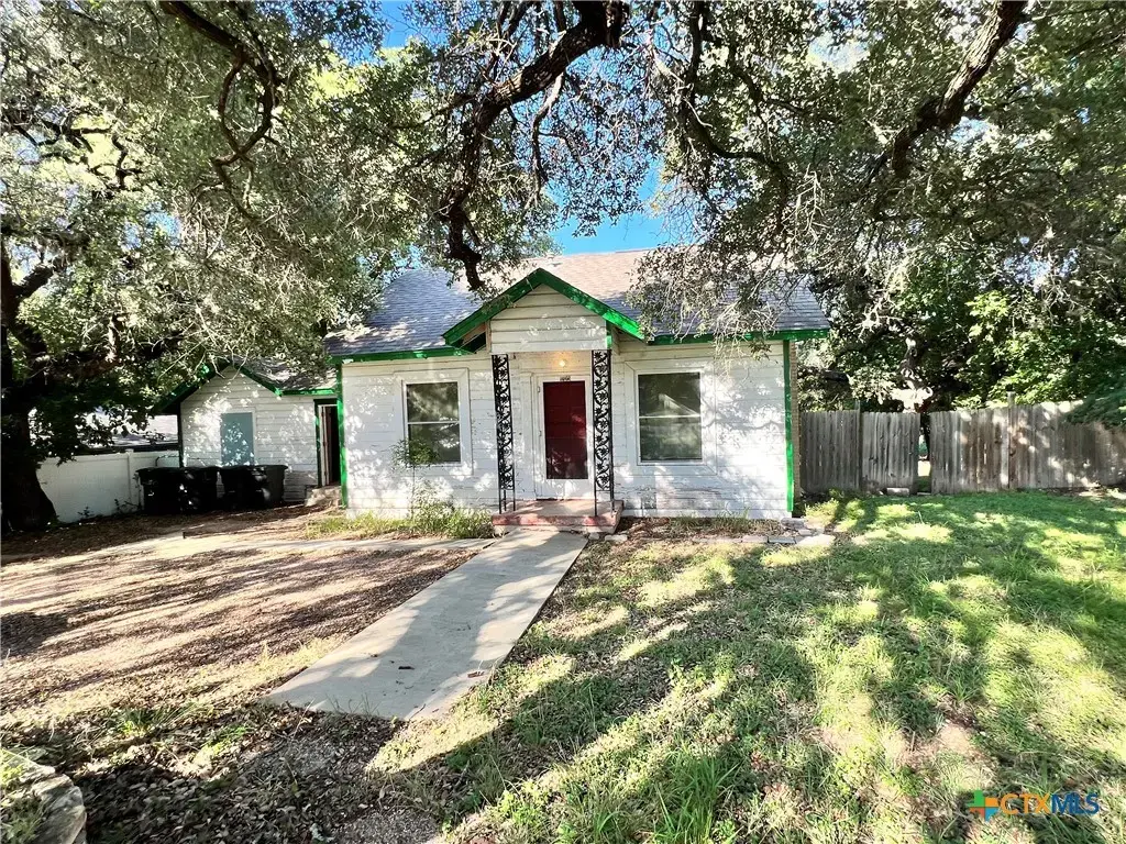 105 N Summer Street, Lampasas