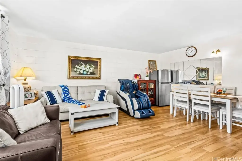 (unit #3-305) 98-1032 Moanalua Road, Aiea