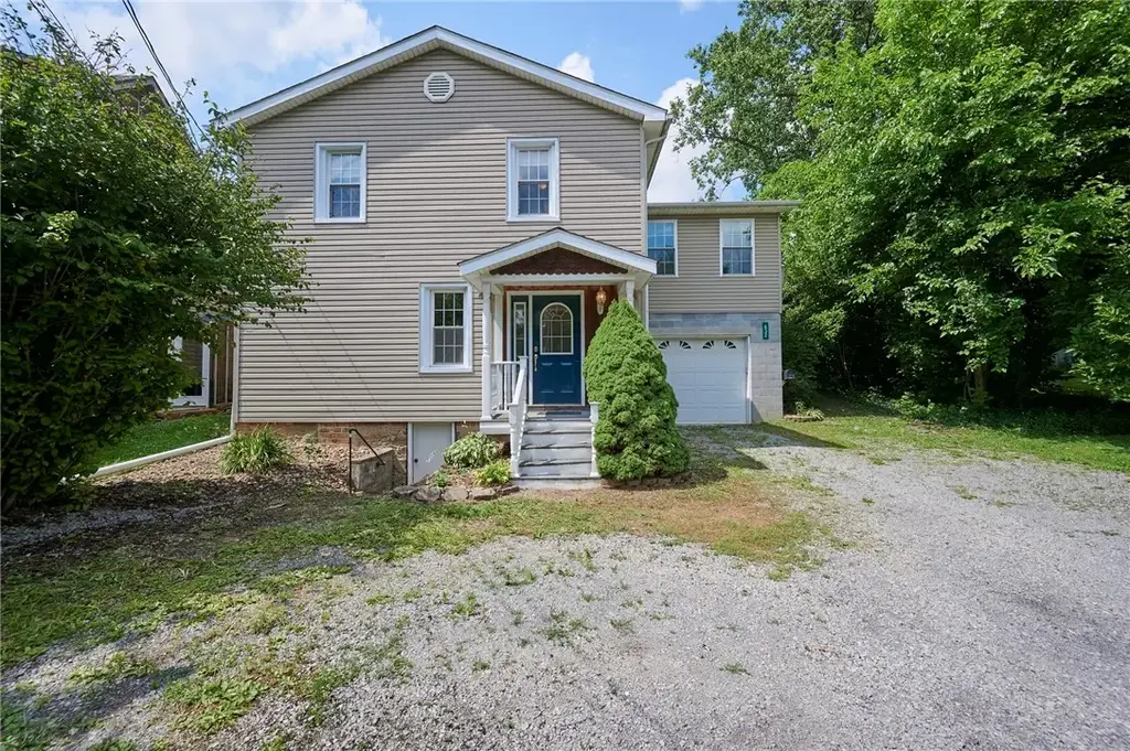 632 Wampum Avenue , Ellwood City
