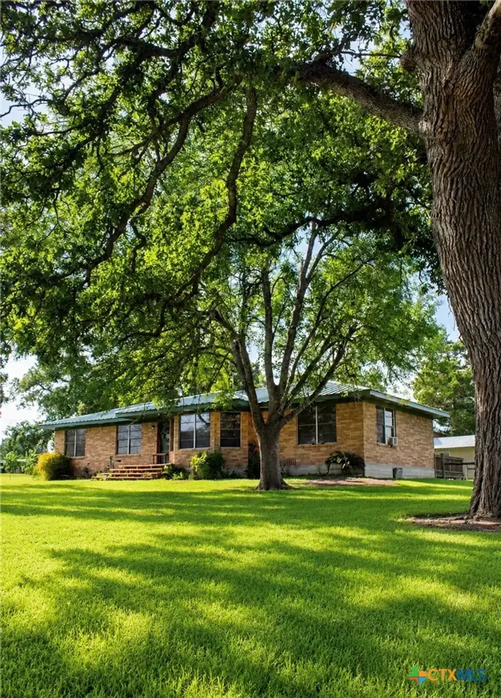 134 Private Road 1006, Hallettsville