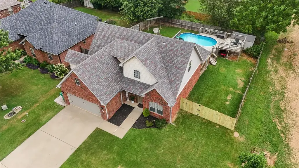219 Dawn Drive, Centerton