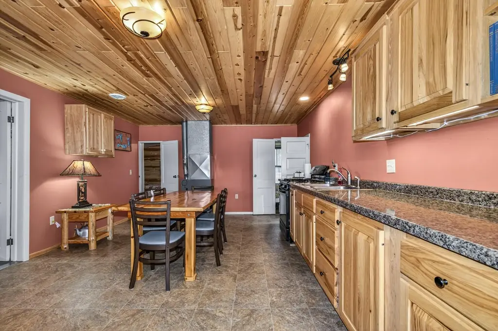14245 Middle Sugarbush Ln, Lac du Flambeau