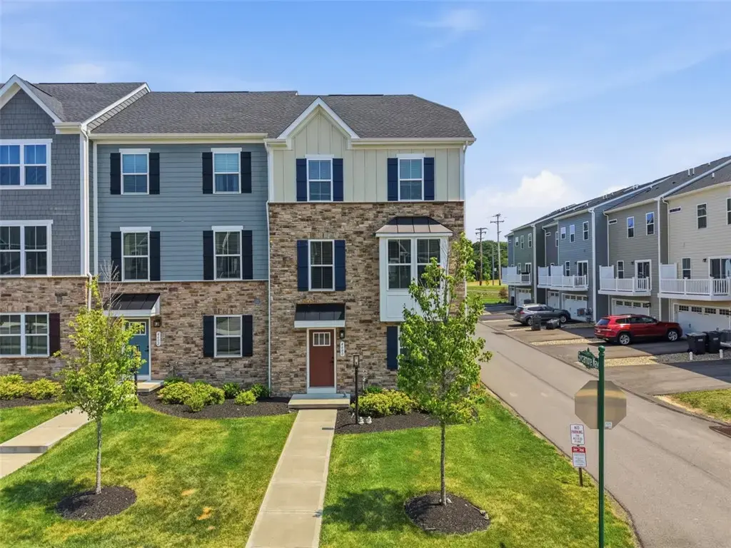 4600 Spruce Road , Pine