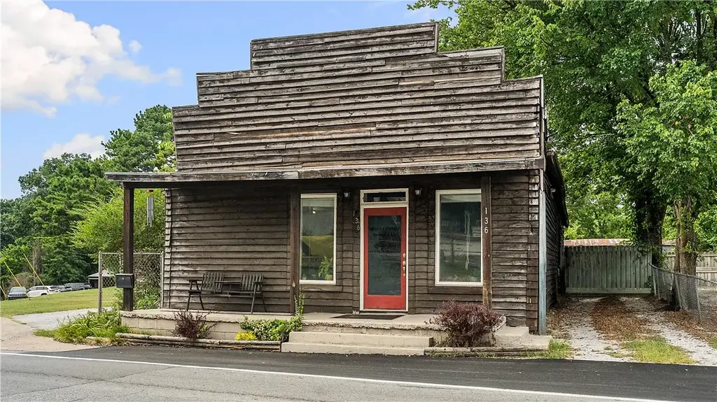 136 W Pickens Road, Pea Ridge