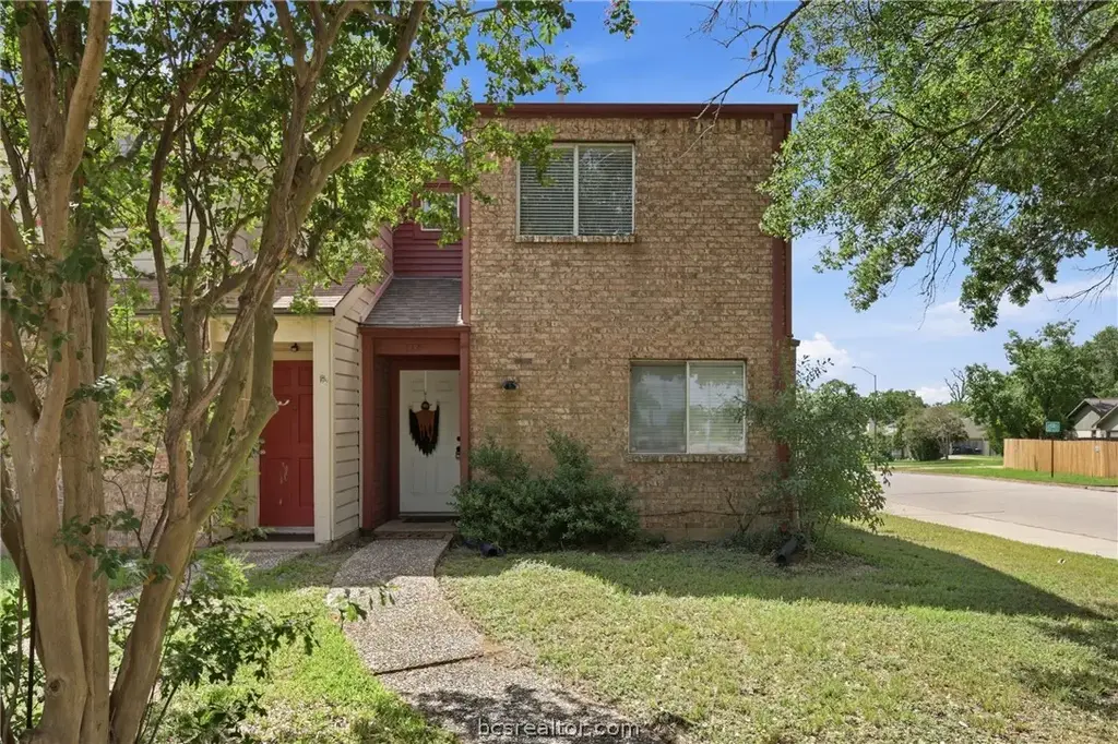 1328 Airline Drive, College Station
