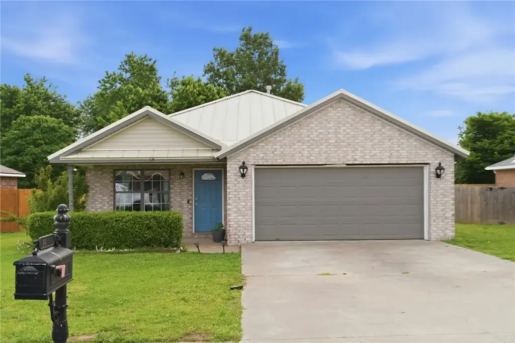 674 Olivia Lane, Centerton