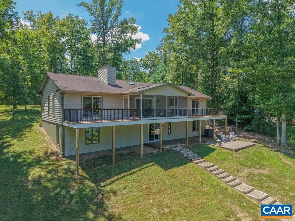 19 Woodridge Rd, Palmyra