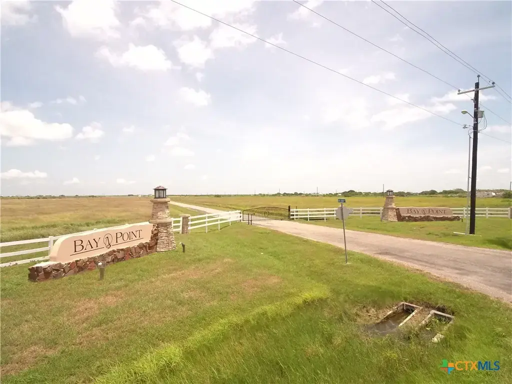 102 Redfish Way, Port Lavaca
