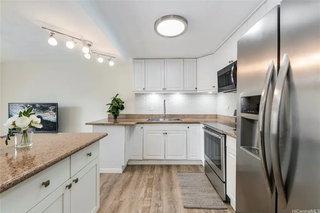 (unit #230) 98-731 Moanalua Loop, Aiea