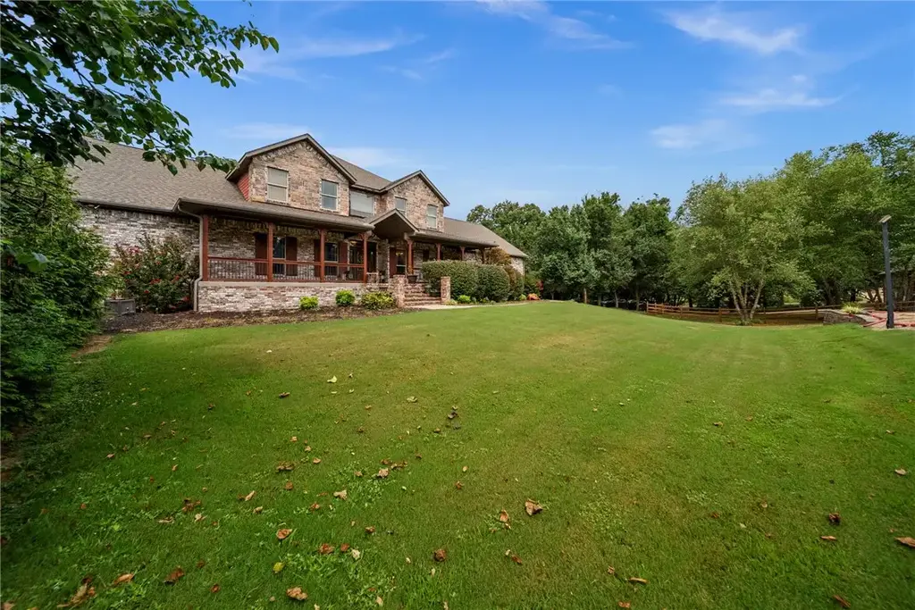 9915 E Plentywood Road, Bentonville