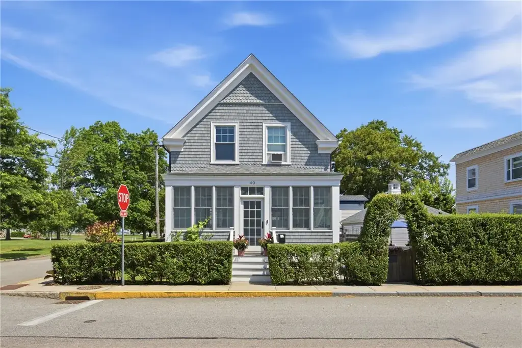 40 W Narragansett Ave, Newport