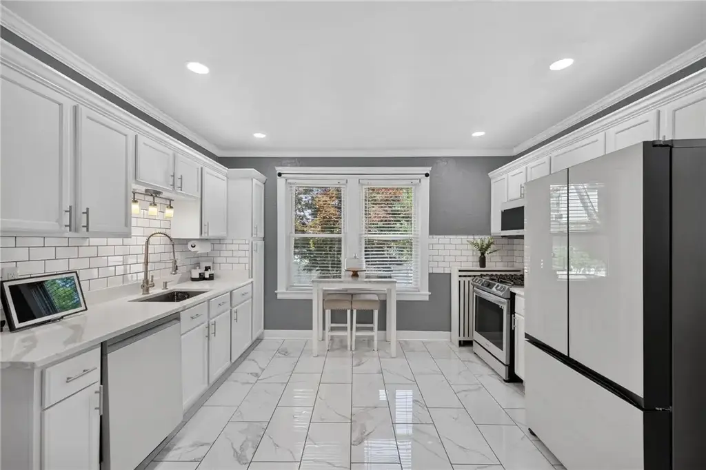 83 Myrtle Ave, Cranston