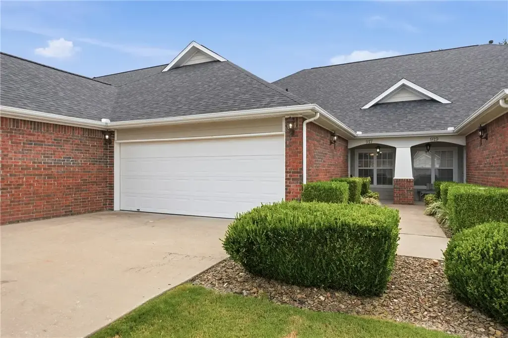 917 S Lafayette Street, Rogers