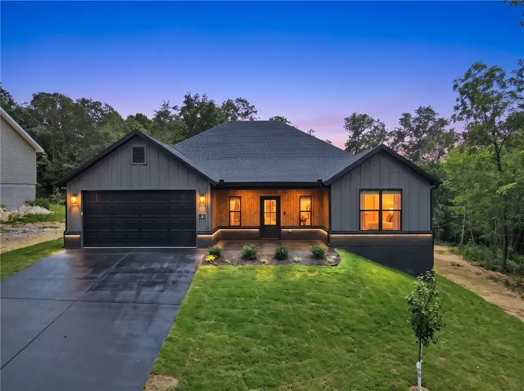 4 Mcgaugh Drive, Bella Vista