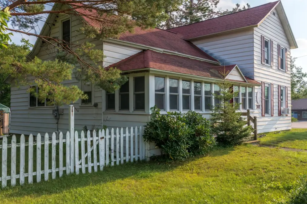 302 Pine St E, Eagle River
