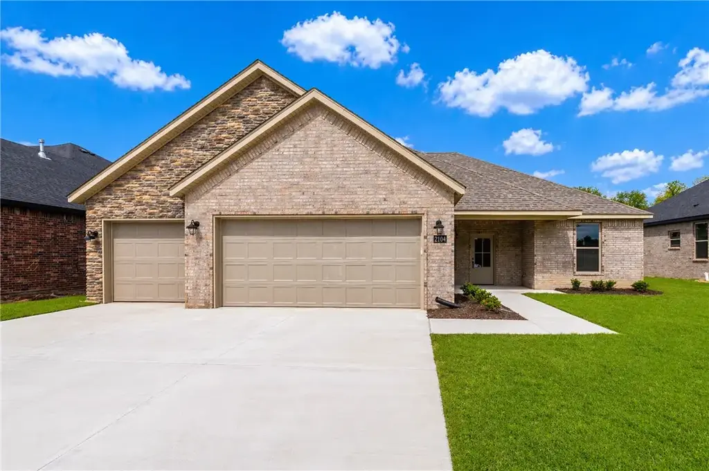 2104 N Dagan Street, Siloam Springs