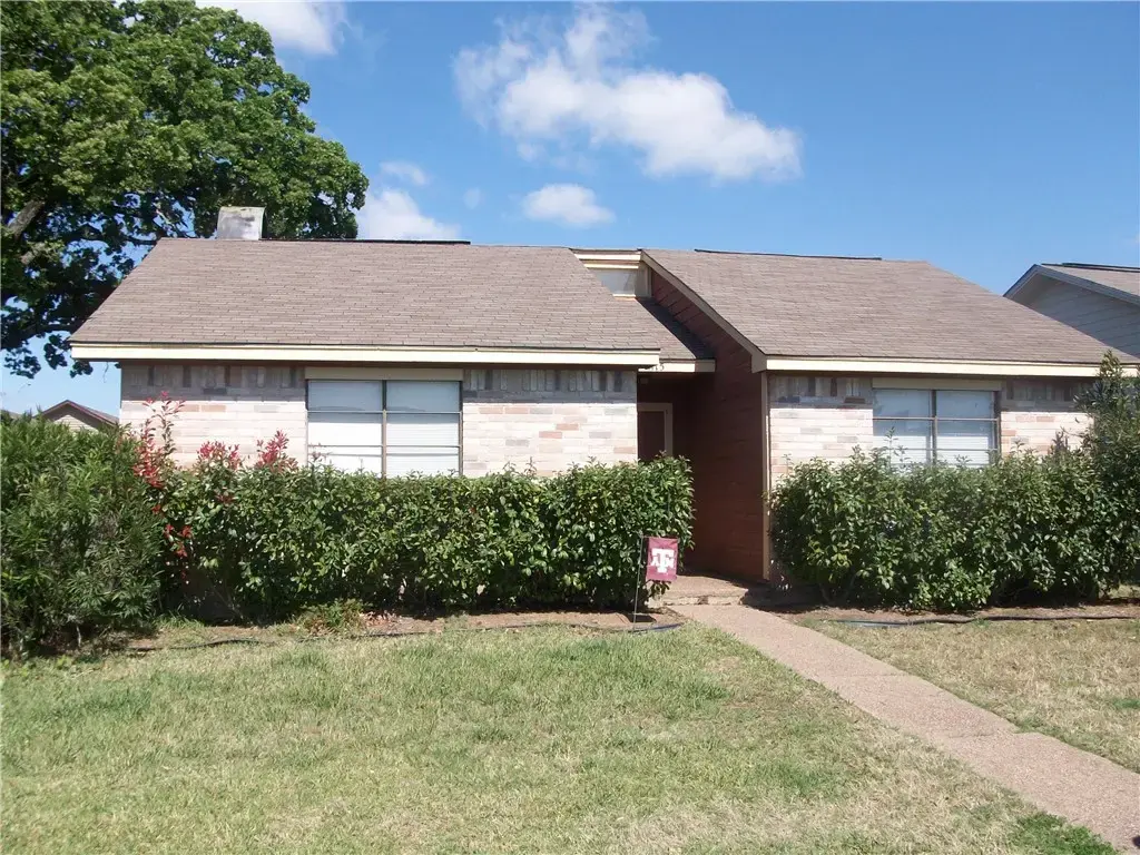 815 Camellia Court, College Station