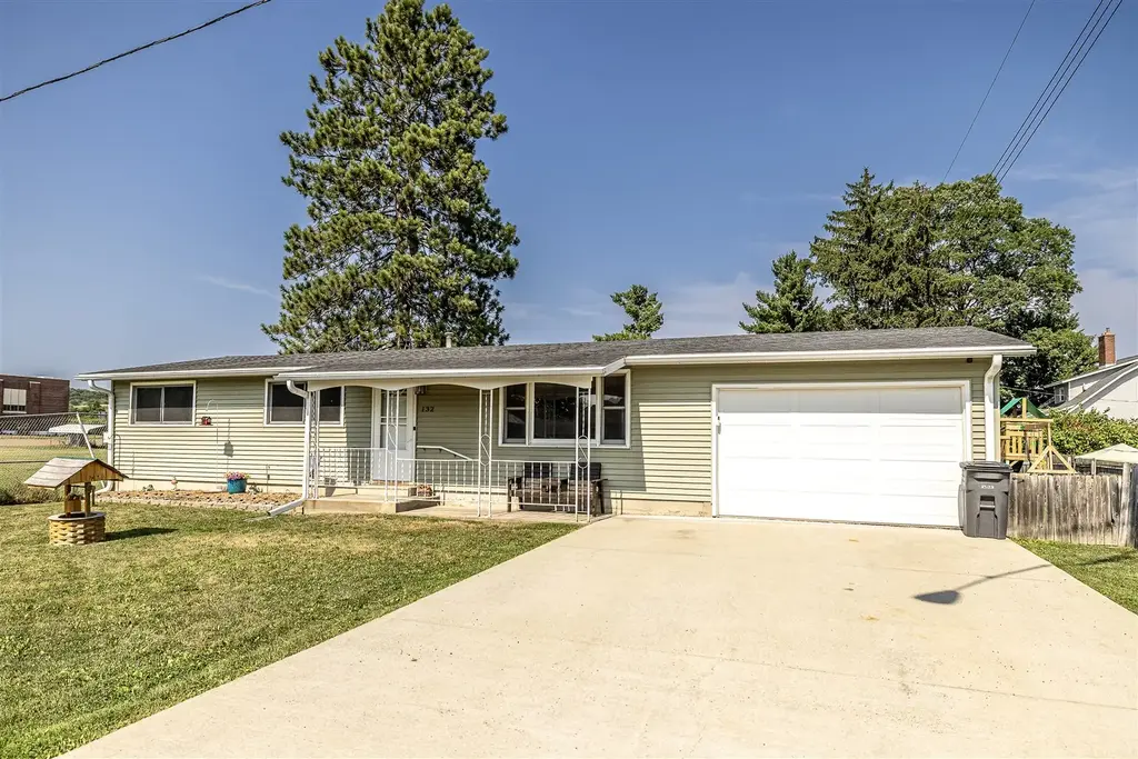 132 Elder Street, Hixton