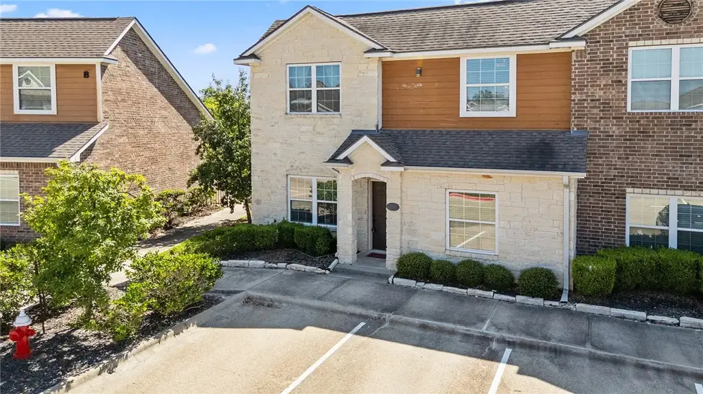 301 Southwest Parkway 308, College Station