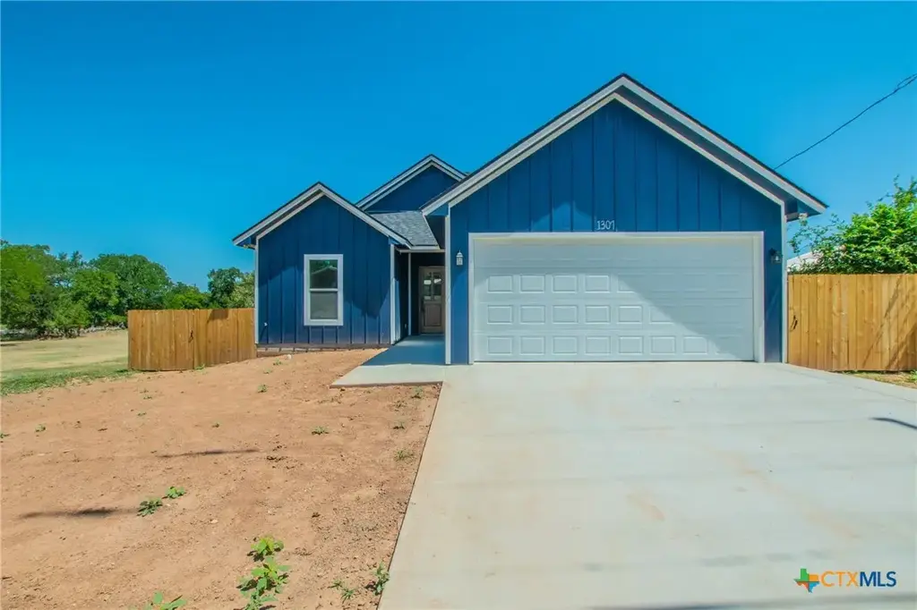 1307 Saint Louis Street, Gatesville