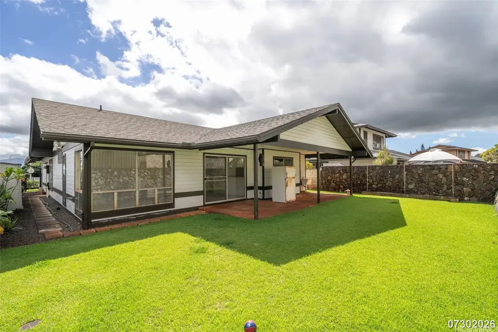 95-1042 Wekiu Street, Mililani