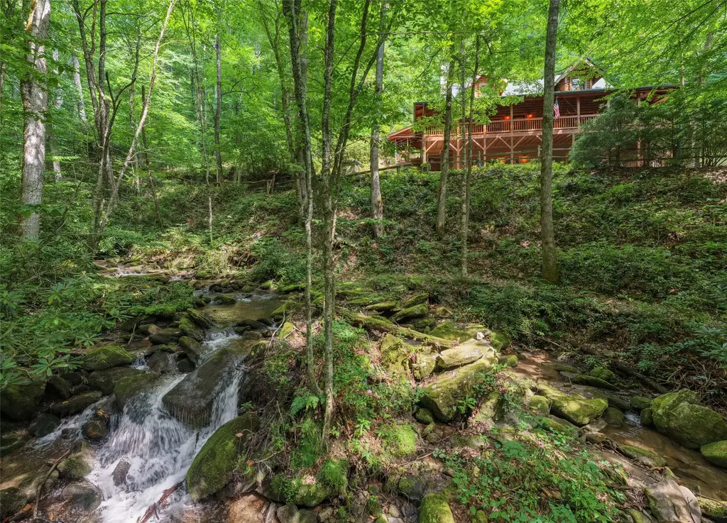 343 Bear Track Drive, Tuckasegee