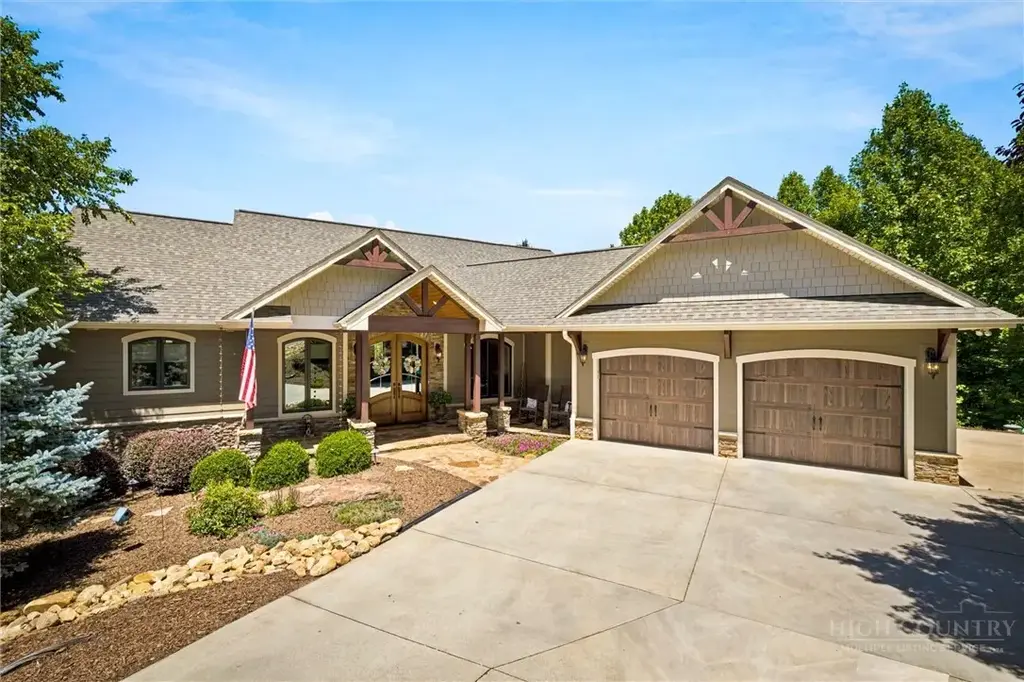 1167 Johns Ridge Parkway, Lenoir