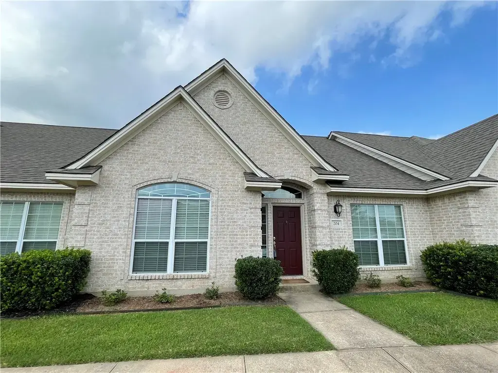 204 Fraternity Row, College Station