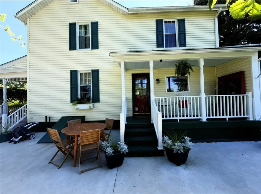 718 Skylark Drive , Dunbar