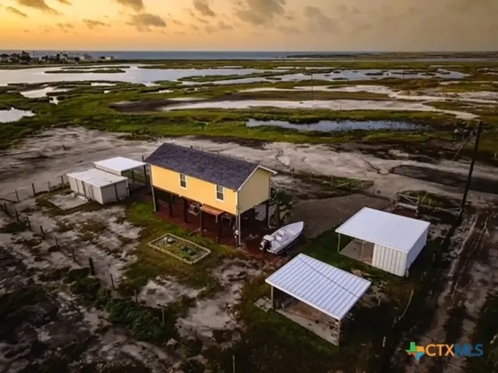 326 E Tenth Street, Rockport