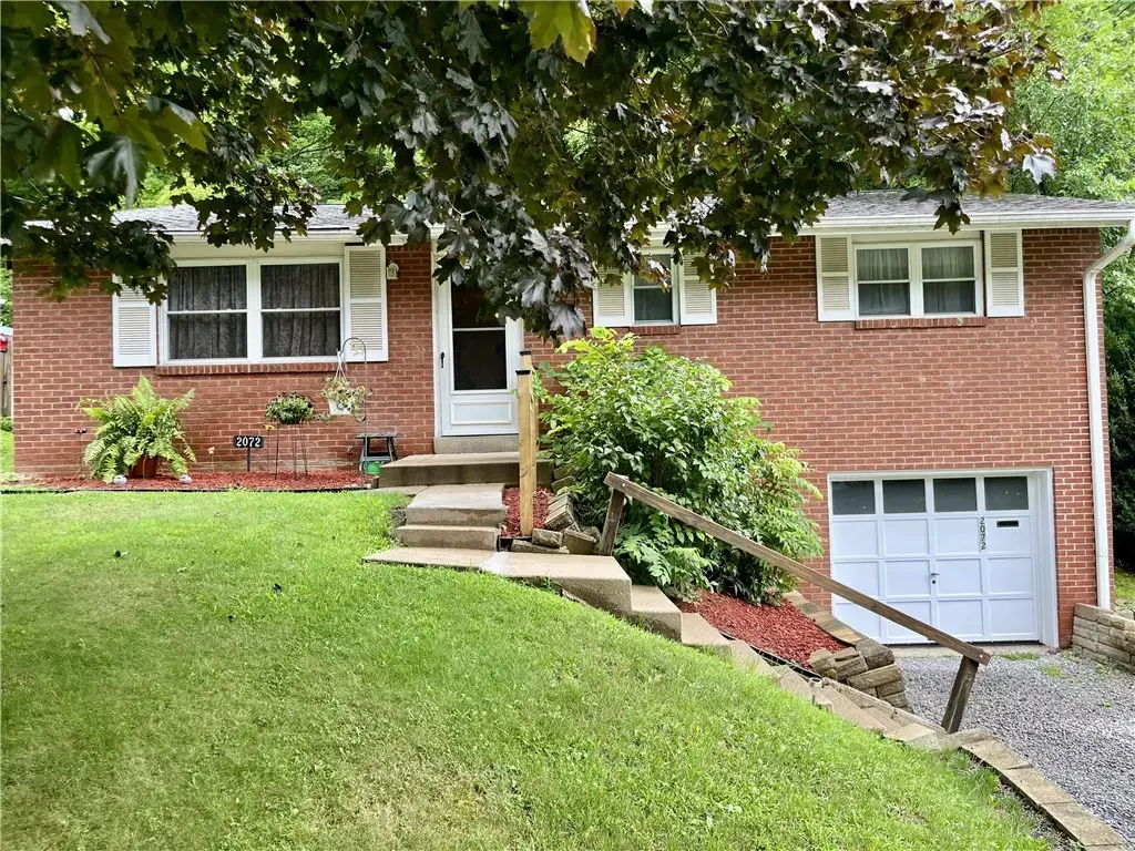 2072 Holiday Park Drive , Plum Boro
